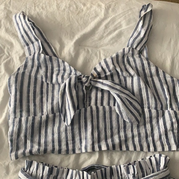 two piece set - Picture 2 of 8